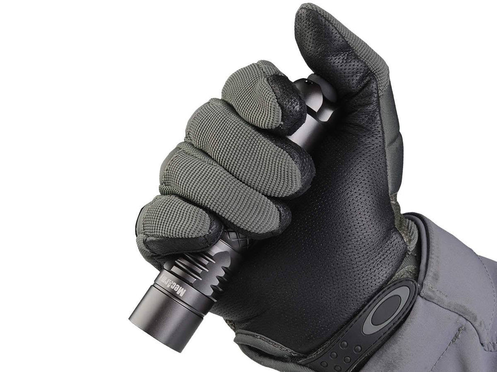 Tactical LED Flashlight 1100 Lumens with Rechargeable 18650 Battery Y581545