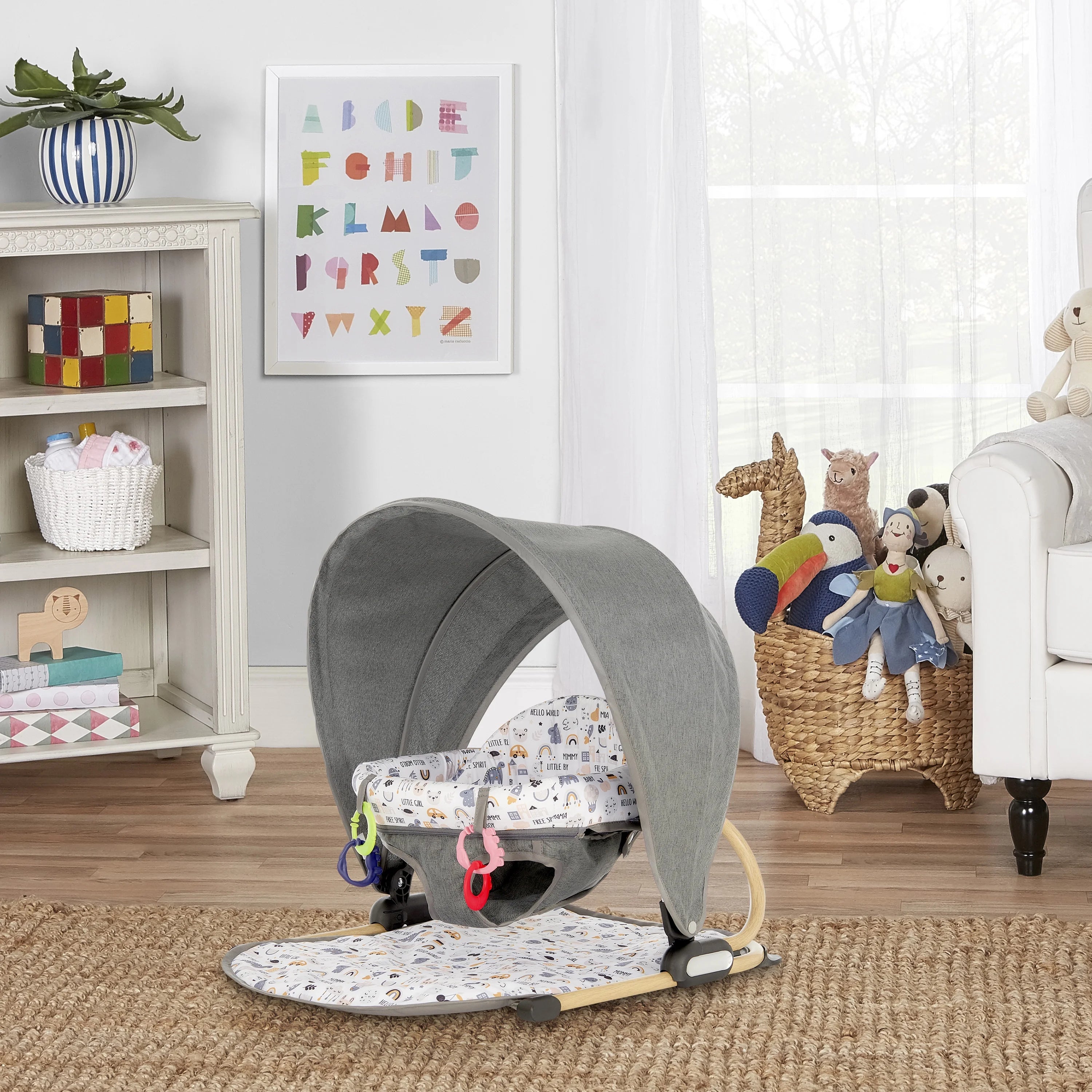 Compact Floor Seat and Canopy with 2 Soft Toys Z32141
