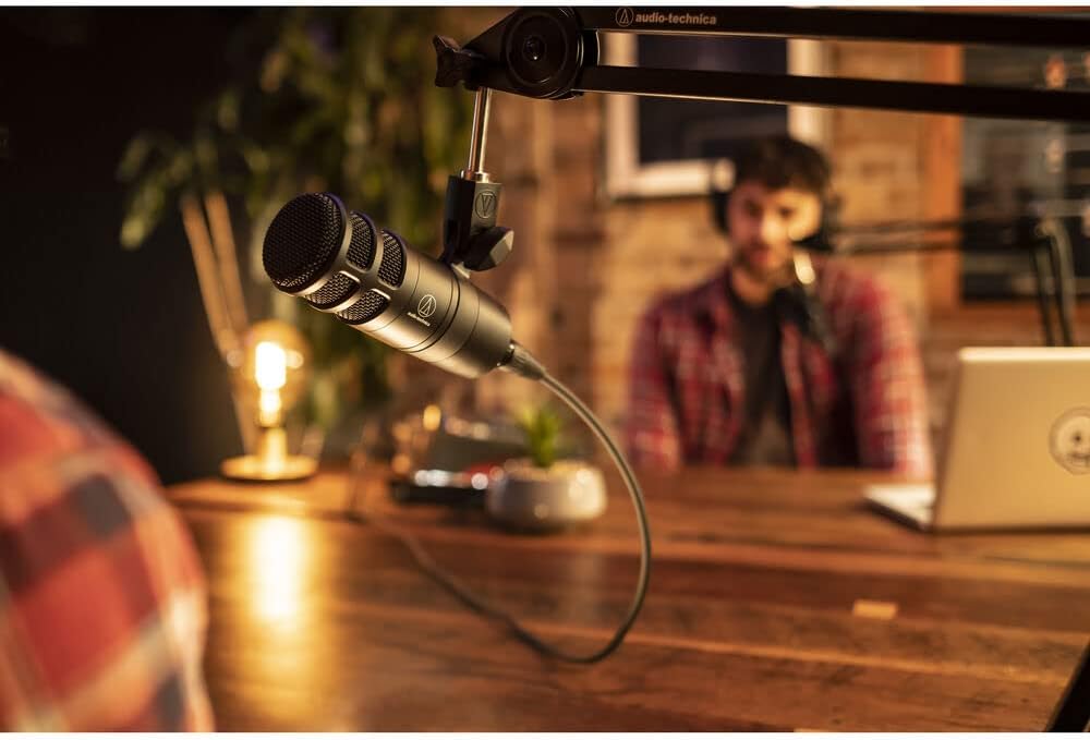 Dynamic Mic with Tripod Base Mic Stand with Boom and Pop Filter A736950