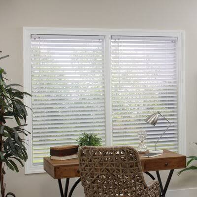 White Horizontal Venetian Blind E107